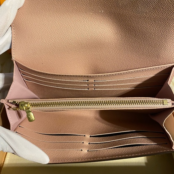 🔥💥LOUIS VUITTON Sarah Monogram Wallet💥🔥 - Picture 9 of 13